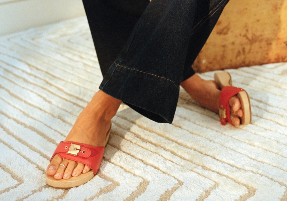 woman wearing the pink original sandal