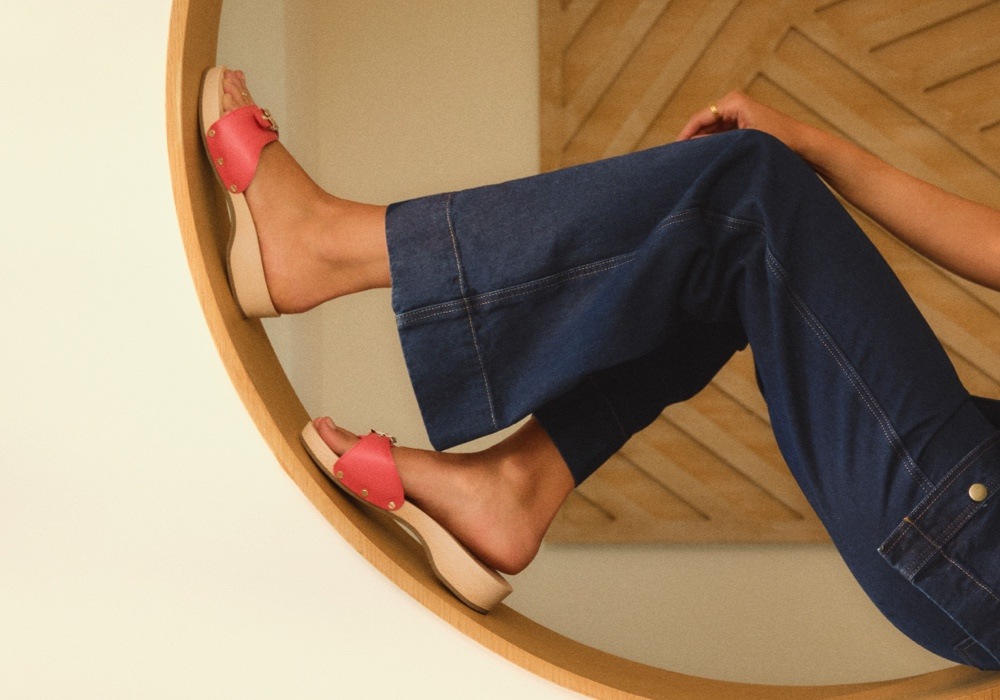 woman wearing the pink original sandal