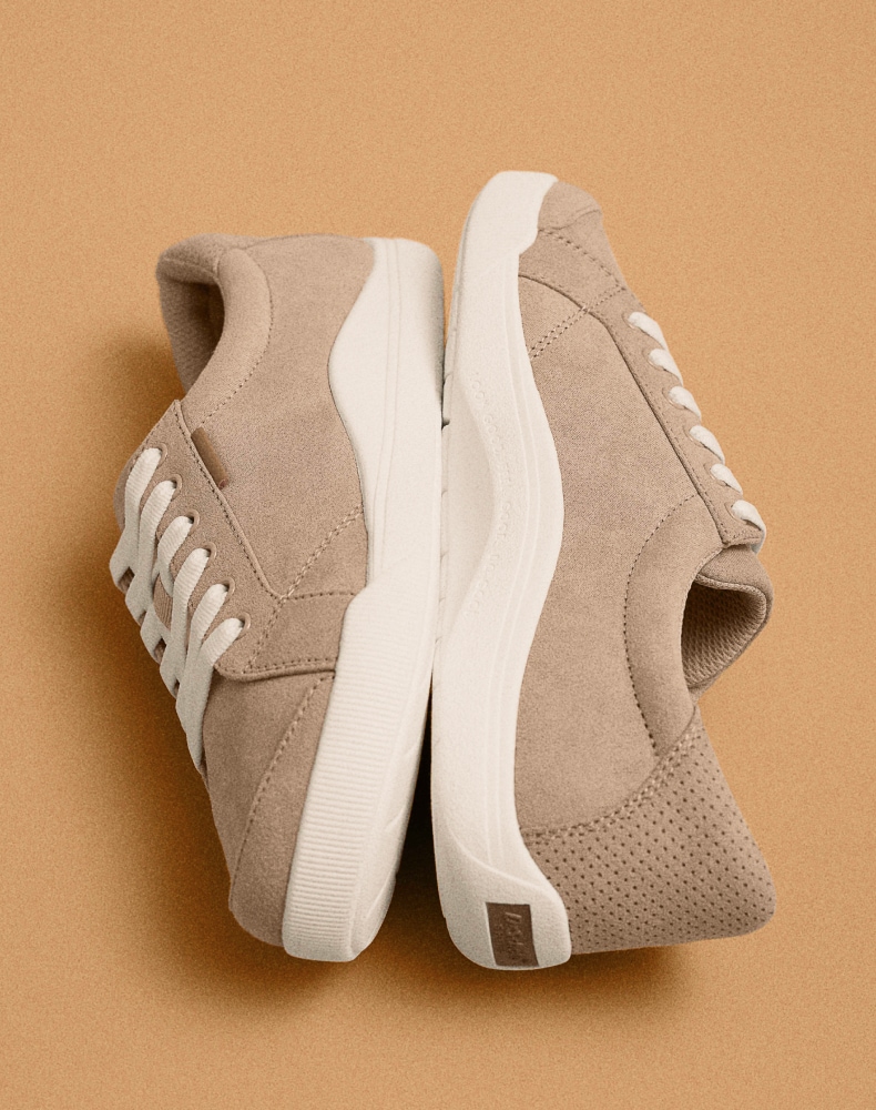 be bright sneaker in sand