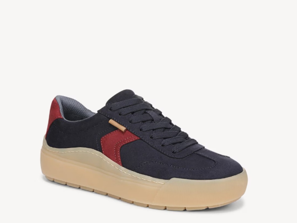 Women's Time Off Win Sneaker
