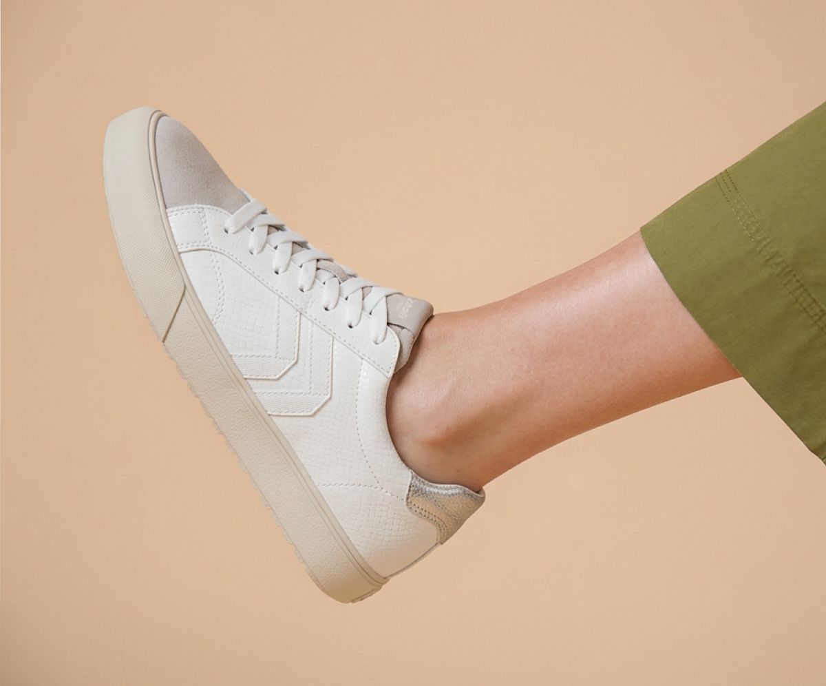 Offline lace sneaker in white