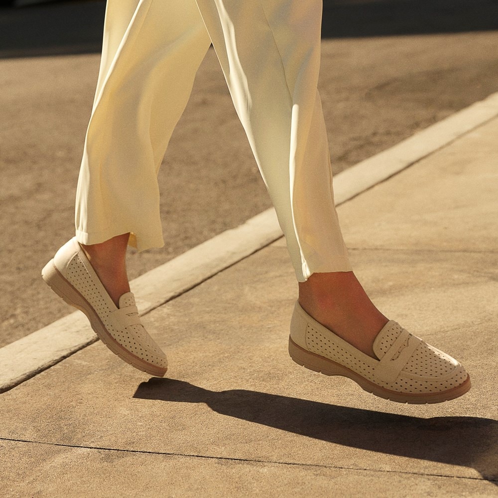 Women's Nice Day Breezy Loafer - LifeStyle2