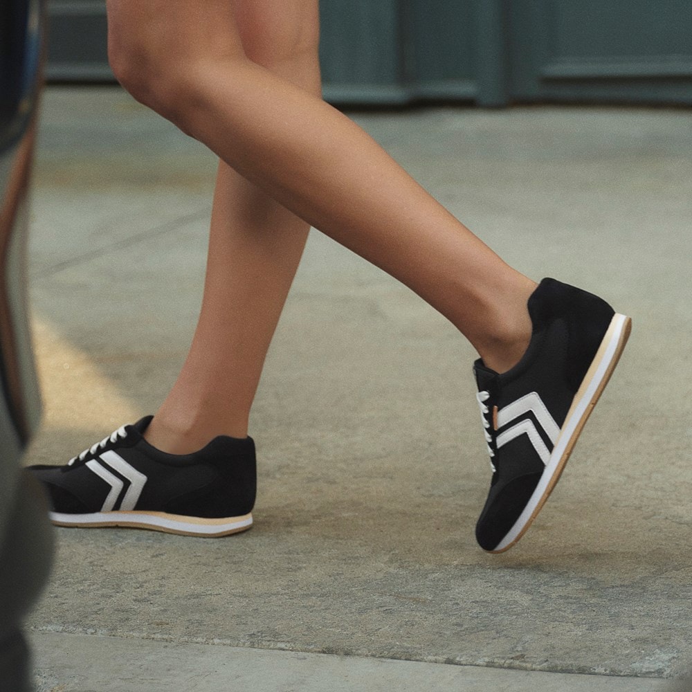 Women's Comeback Sneaker - LifeStyle2