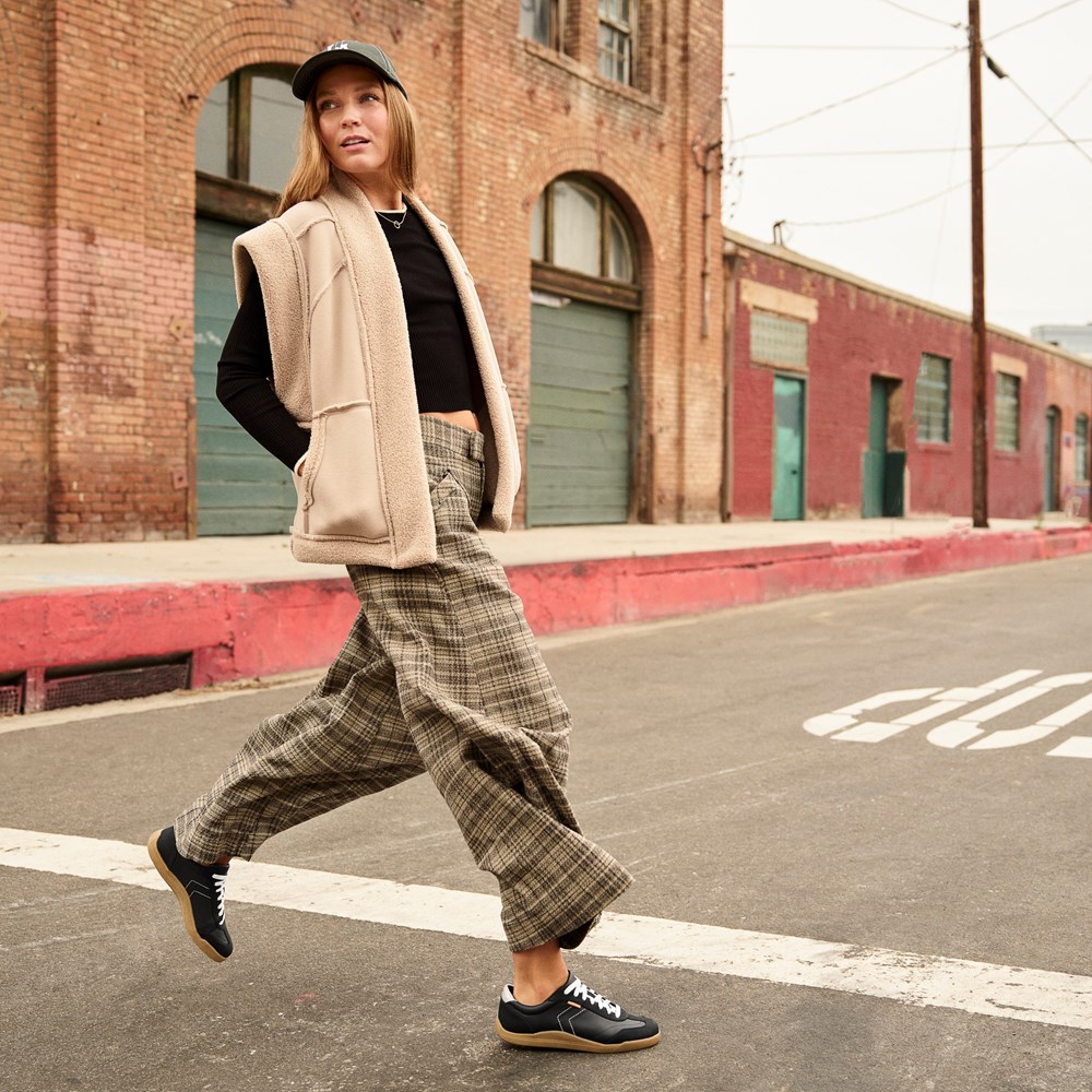 Women's Be True Lace Up Sneaker - LifeStyle2