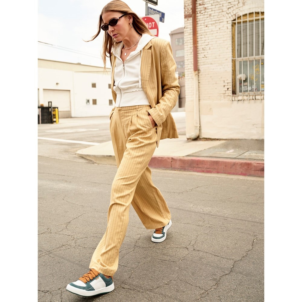 Women's Ollie Lace Up Sneaker - LifeStyle2