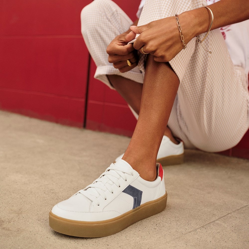 Women's Madison Lace Sneaker - LifeStyle2