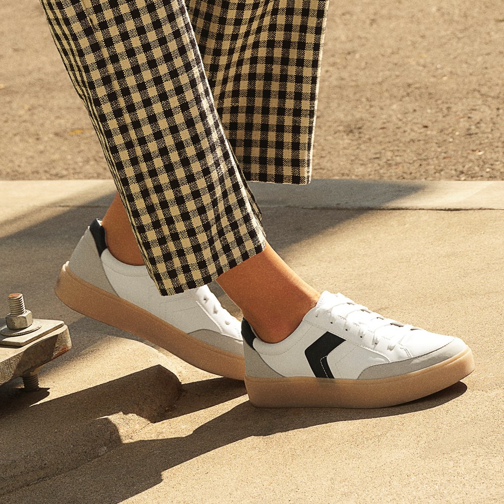 Women's Madison Lace Sneaker - LifeStyle2